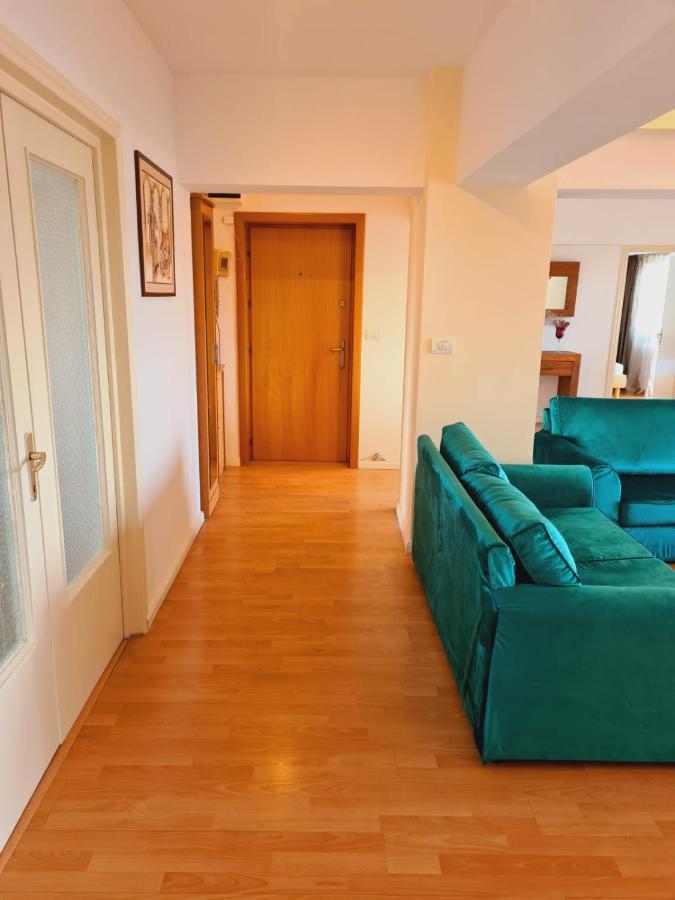 Old Town Apartment With Panoramic View 부쿠레슈티 외부 사진